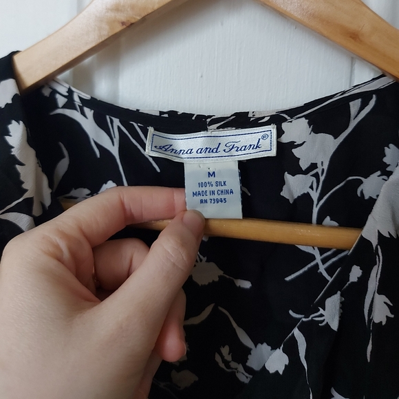 100% Silk Ruffled Floral Top - Picture 5 of 5